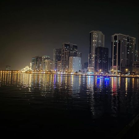 Arnim Suite - 3 Bedrooms Apartment Sharjah Bagian luar foto