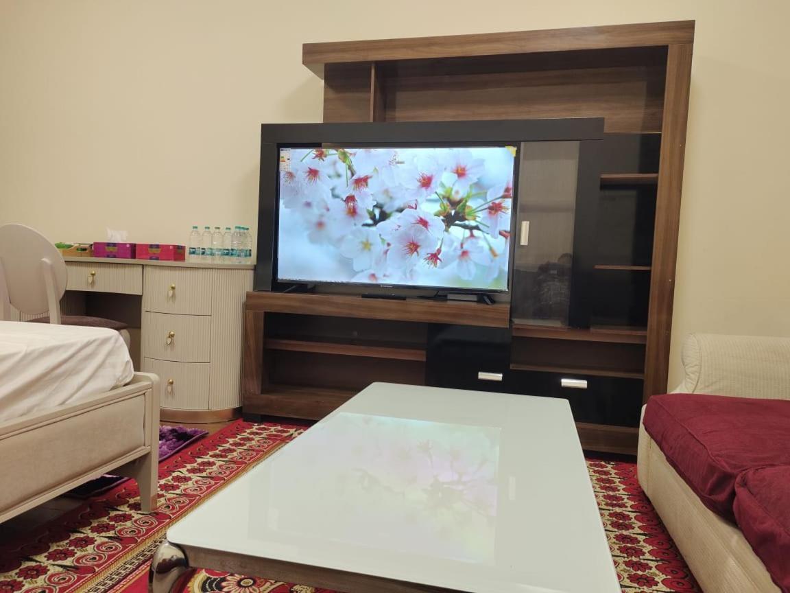 Arnim Suite - 3 Bedrooms Apartment Sharjah Bagian luar foto