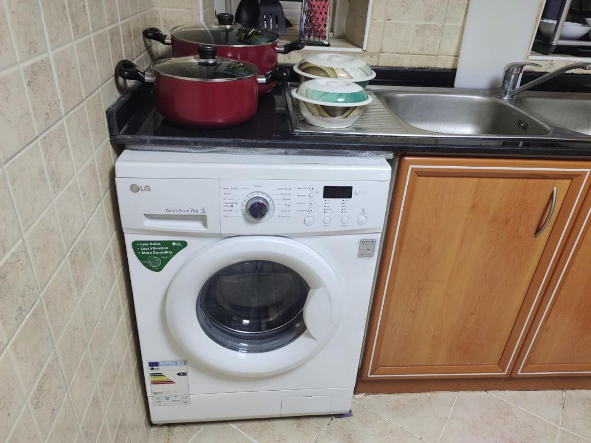 Arnim Suite - 3 Bedrooms Apartment Sharjah Bagian luar foto