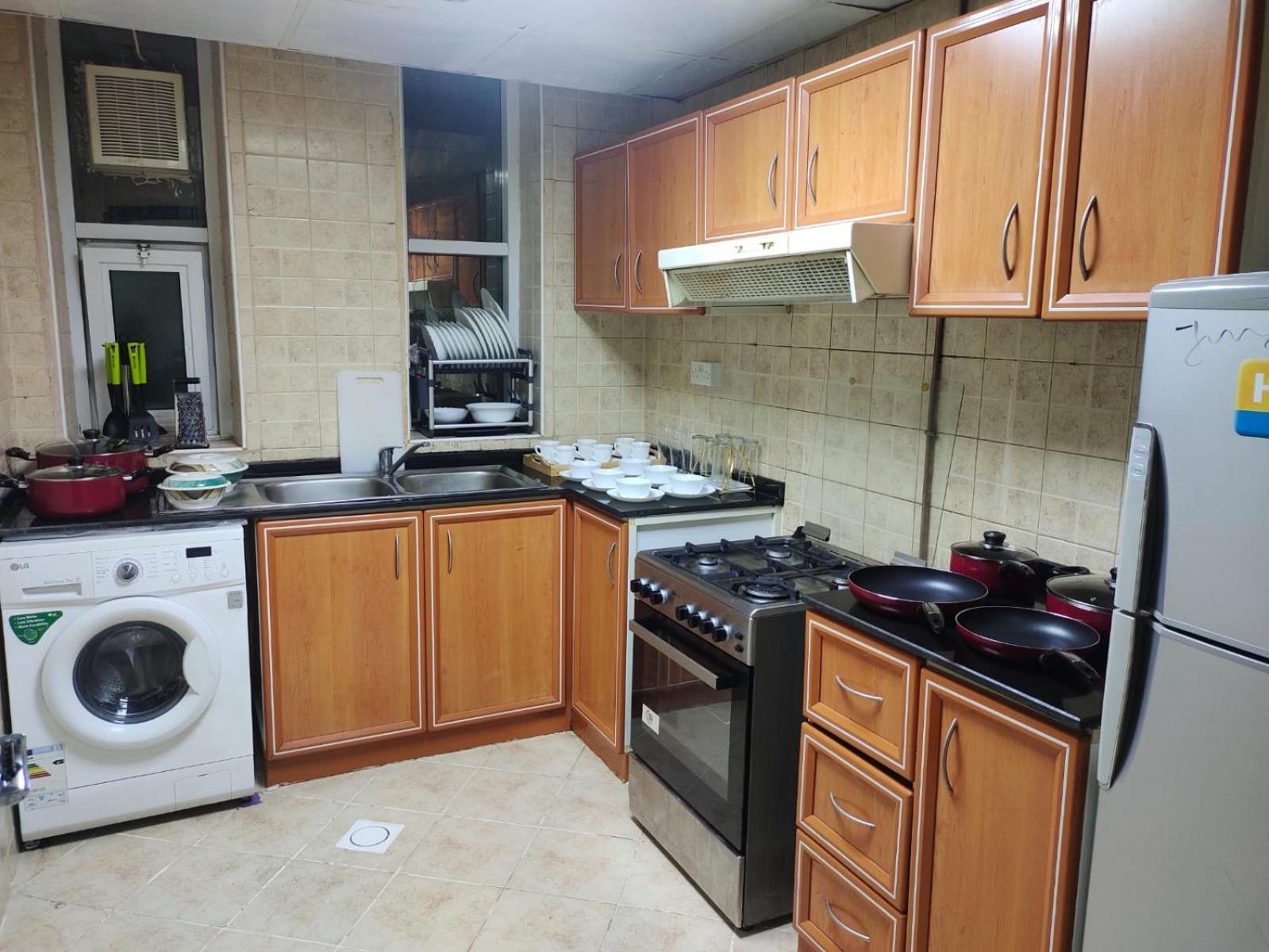 Arnim Suite - 3 Bedrooms Apartment Sharjah Bagian luar foto