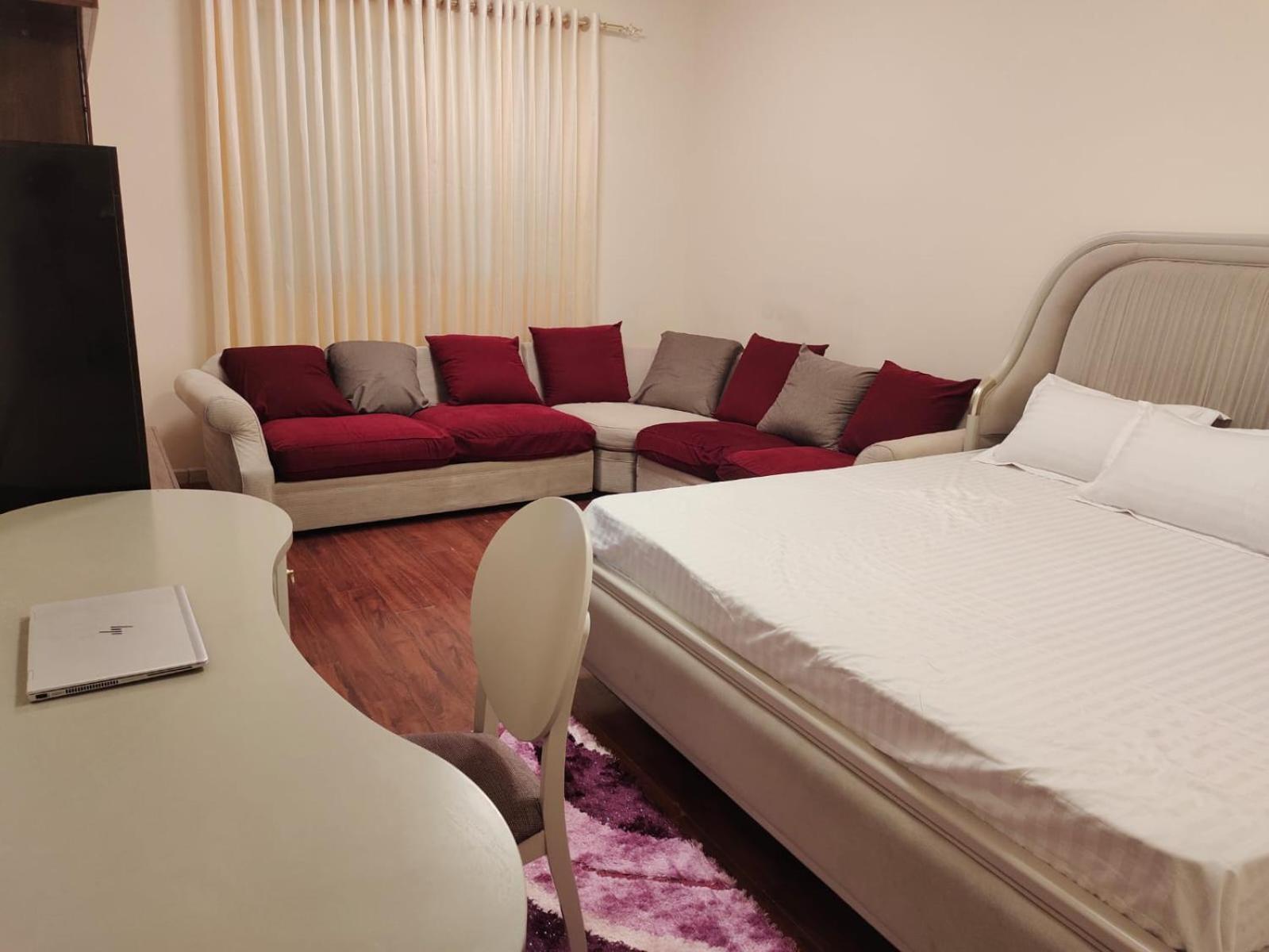 Arnim Suite - 3 Bedrooms Apartment Sharjah Bagian luar foto