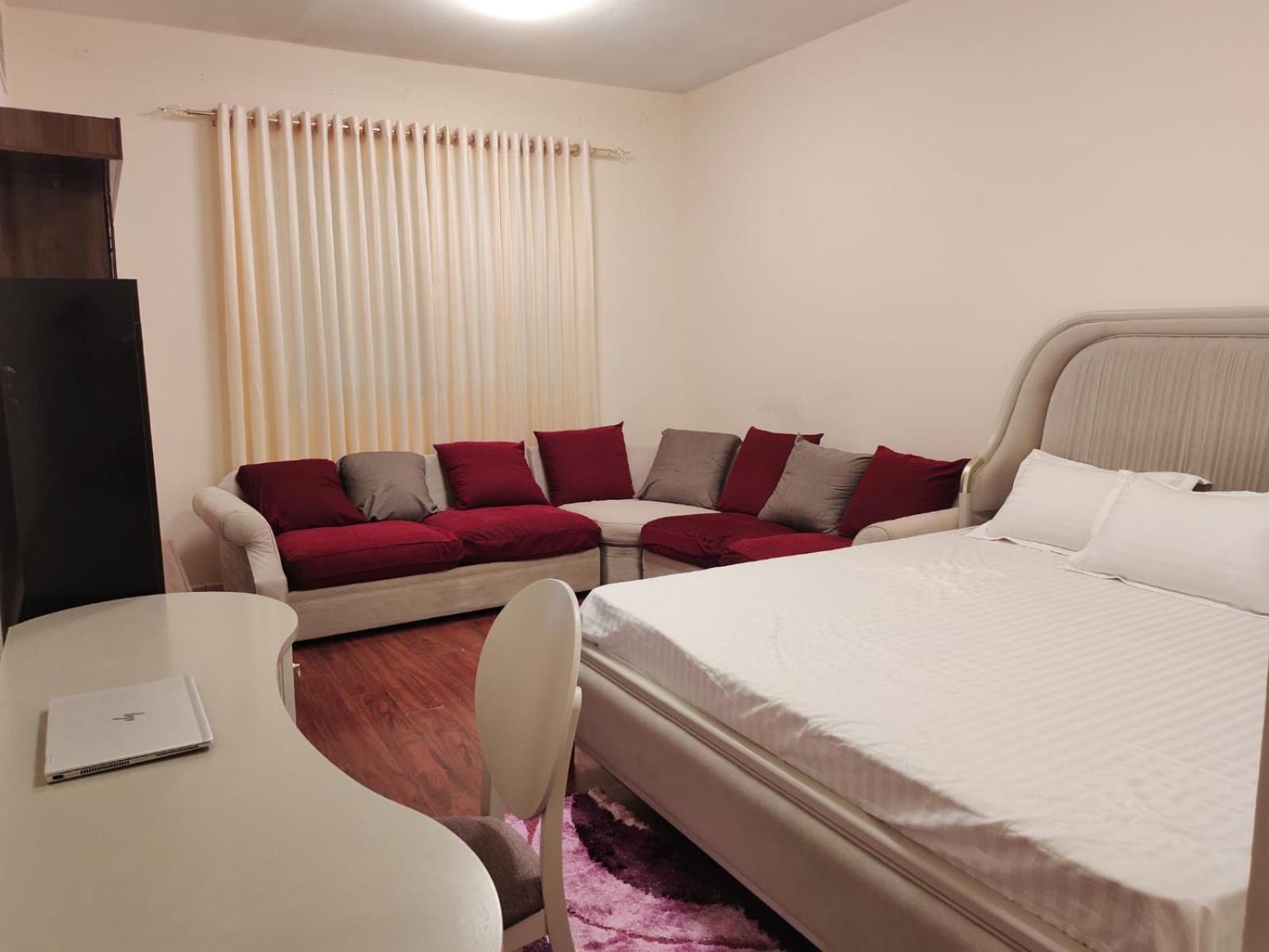 Arnim Suite - 3 Bedrooms Apartment Sharjah Bagian luar foto