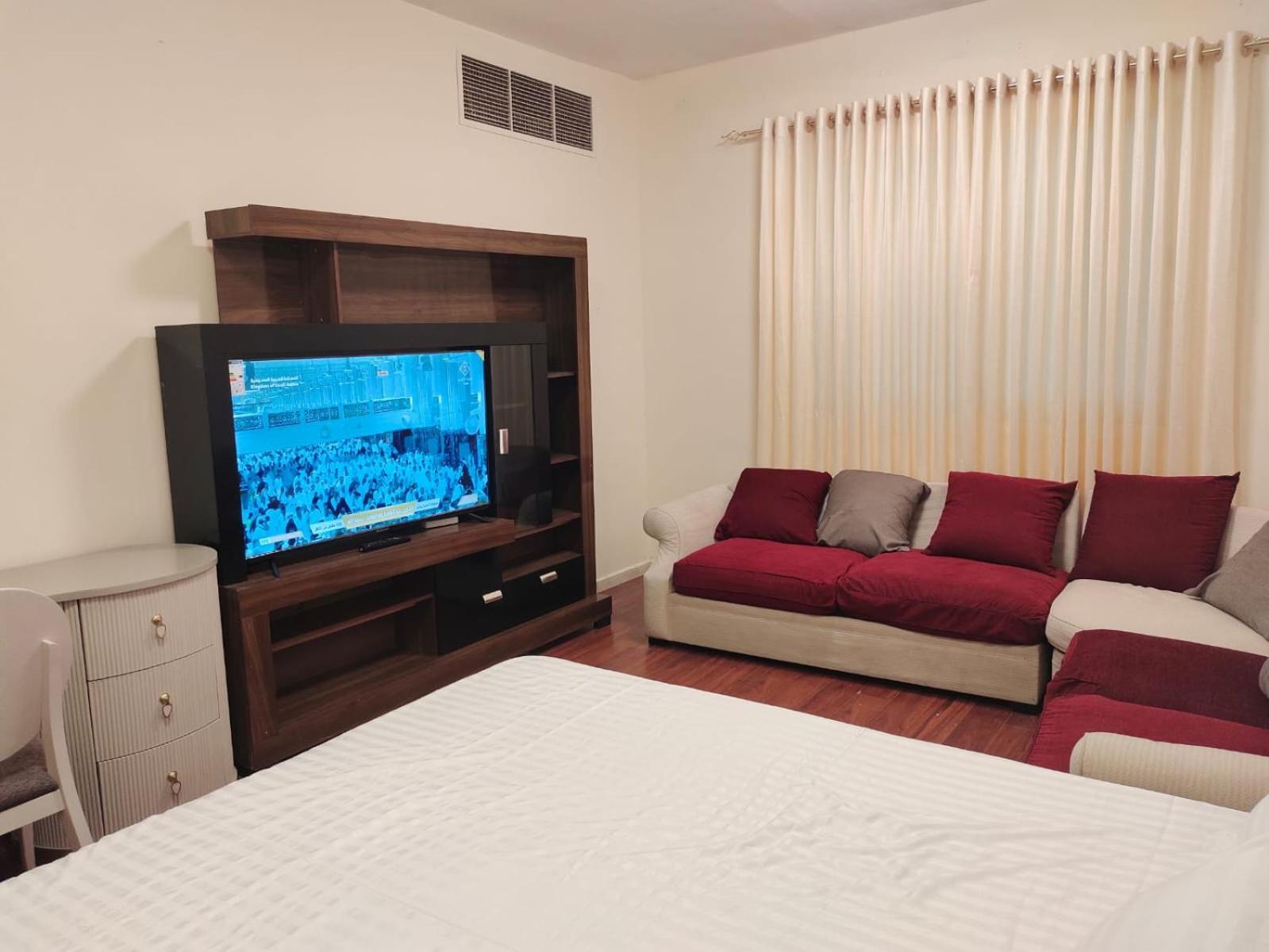 Arnim Suite - 3 Bedrooms Apartment Sharjah Bagian luar foto