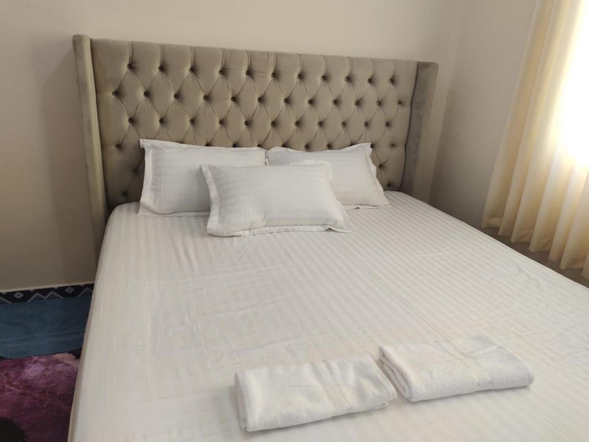 Arnim Suite - 3 Bedrooms Apartment Sharjah Bagian luar foto