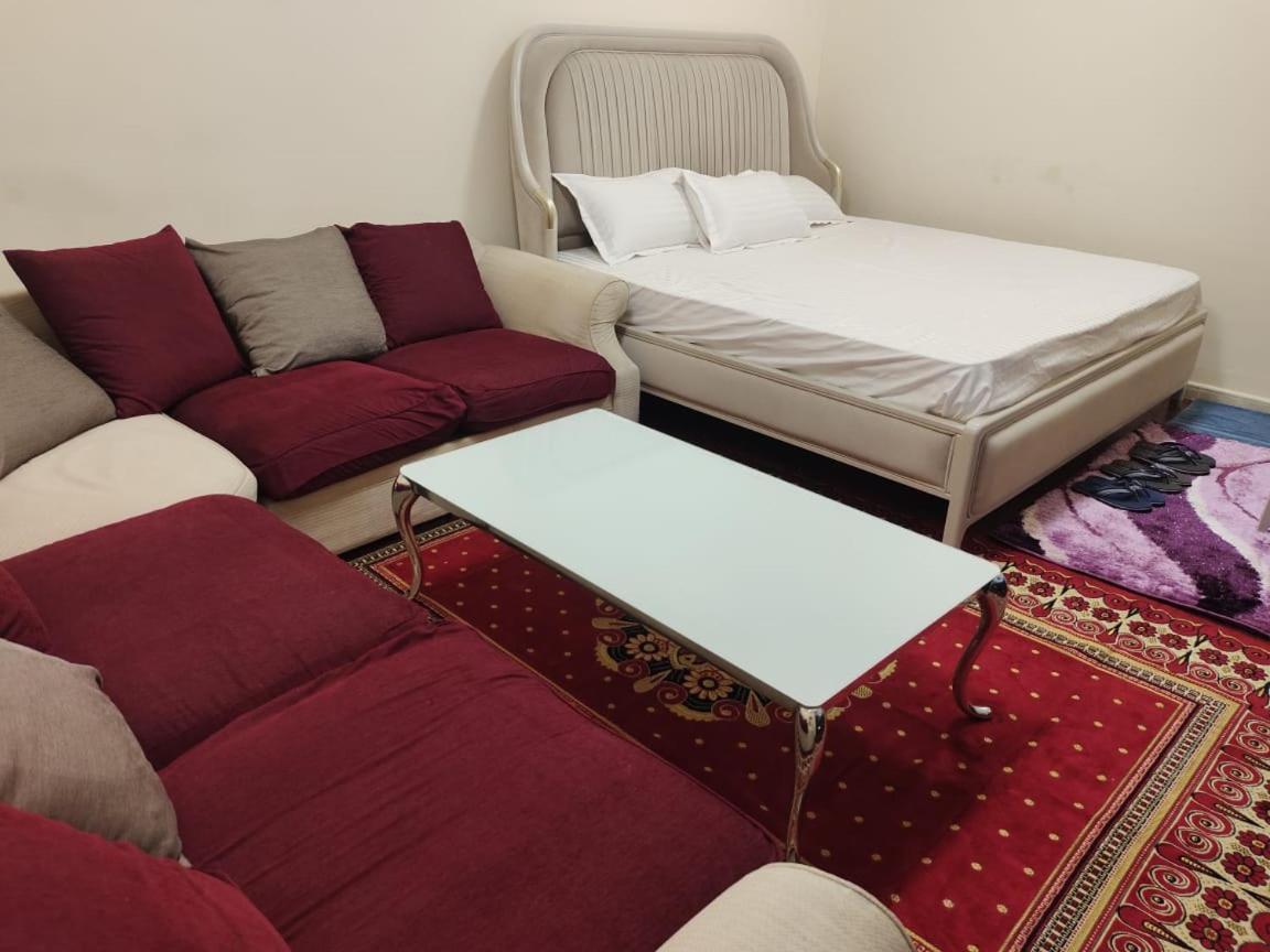 Arnim Suite - 3 Bedrooms Apartment Sharjah Bagian luar foto