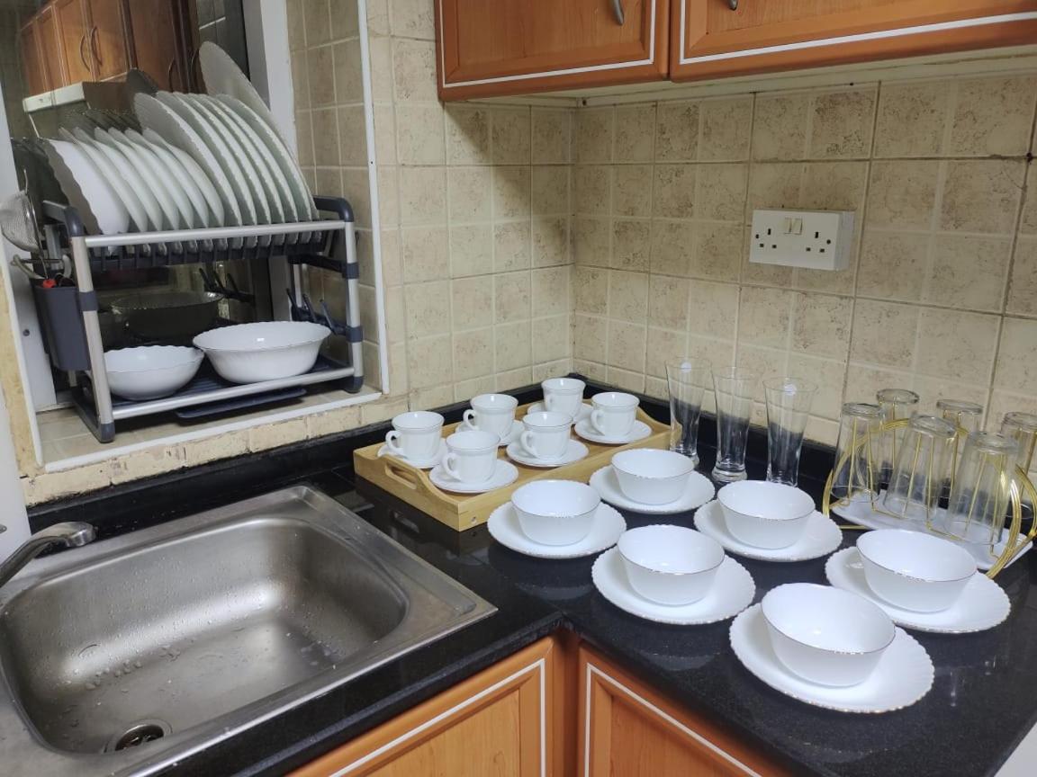 Arnim Suite - 3 Bedrooms Apartment Sharjah Bagian luar foto