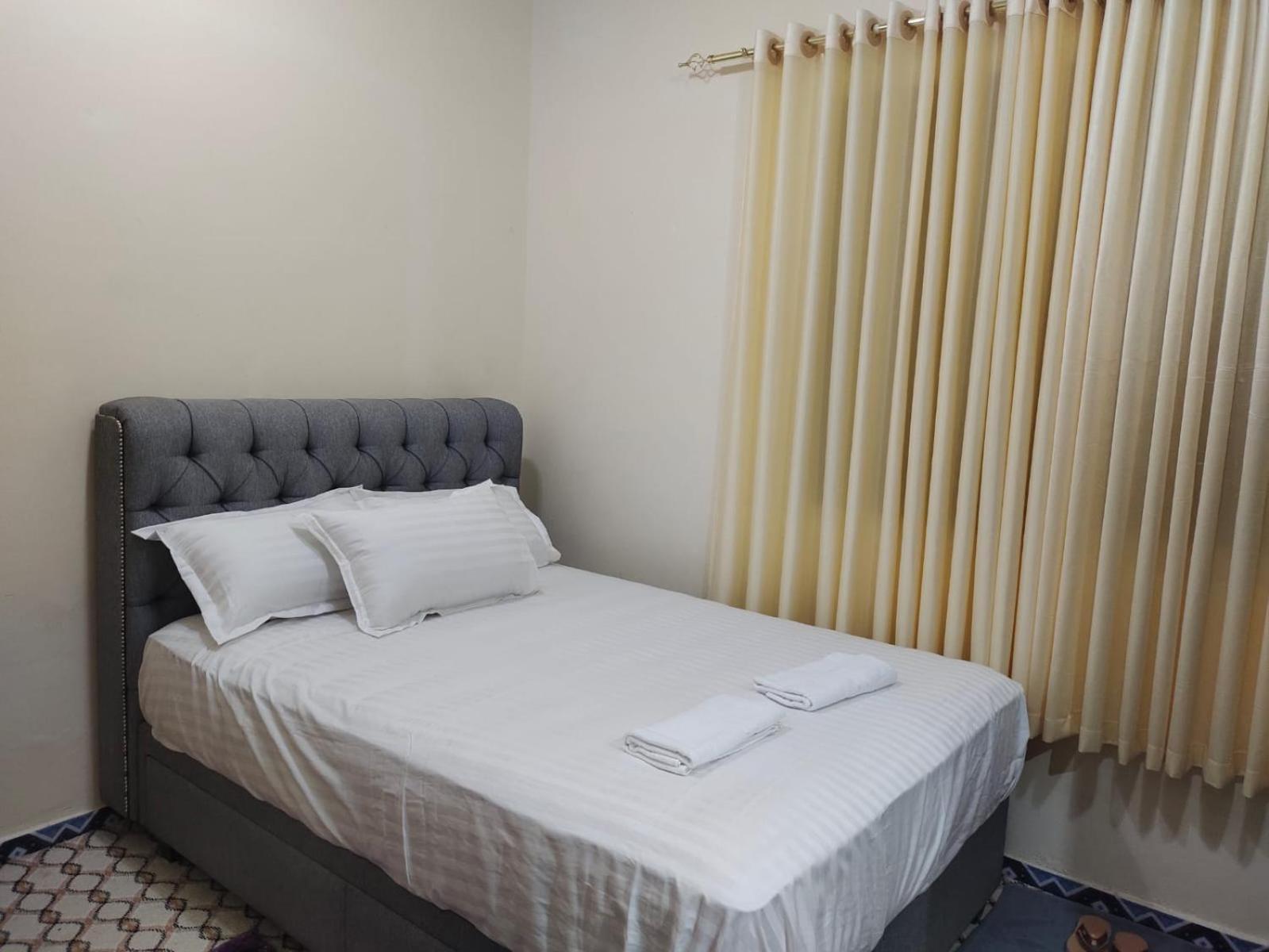 Arnim Suite - 3 Bedrooms Apartment Sharjah Bagian luar foto